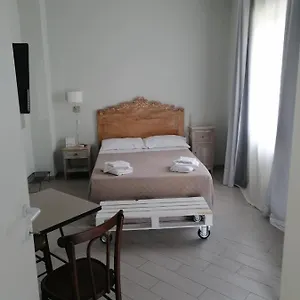 Domus Coralla Racconti Di Viaggio , Aeroporto di Catania Fontana Rossa Italia